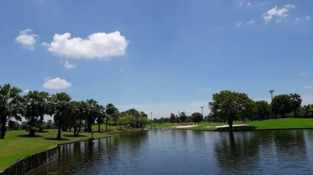 Отель Suwan Golf & Country Club Накхонпатхом Экстерьер фото