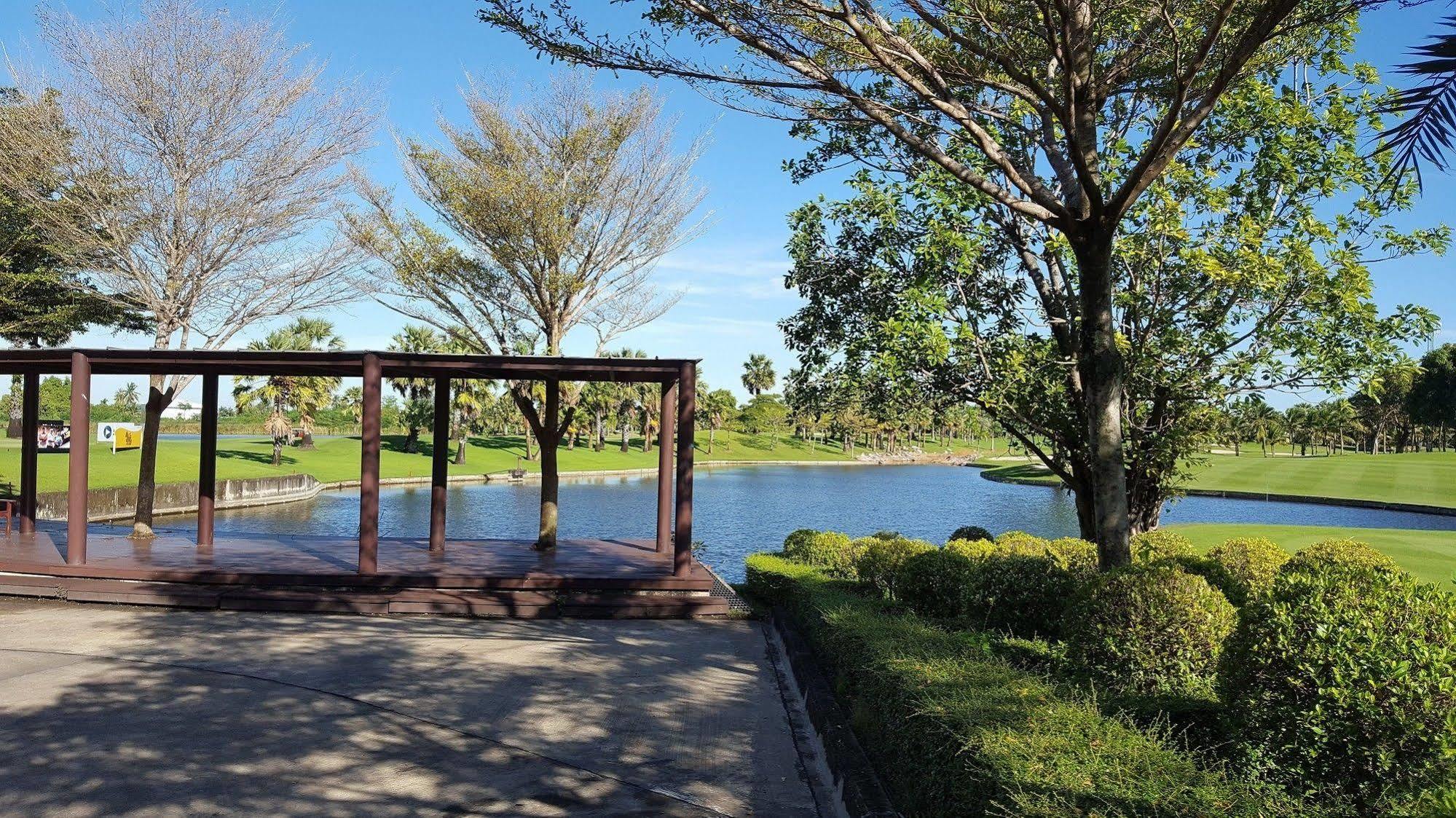Отель Suwan Golf & Country Club Накхонпатхом Экстерьер фото